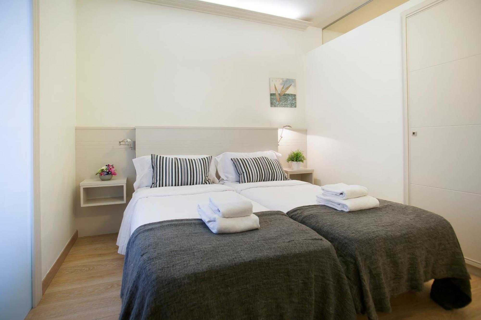 Tendency Apartments 7 Barcelona Bagian luar foto