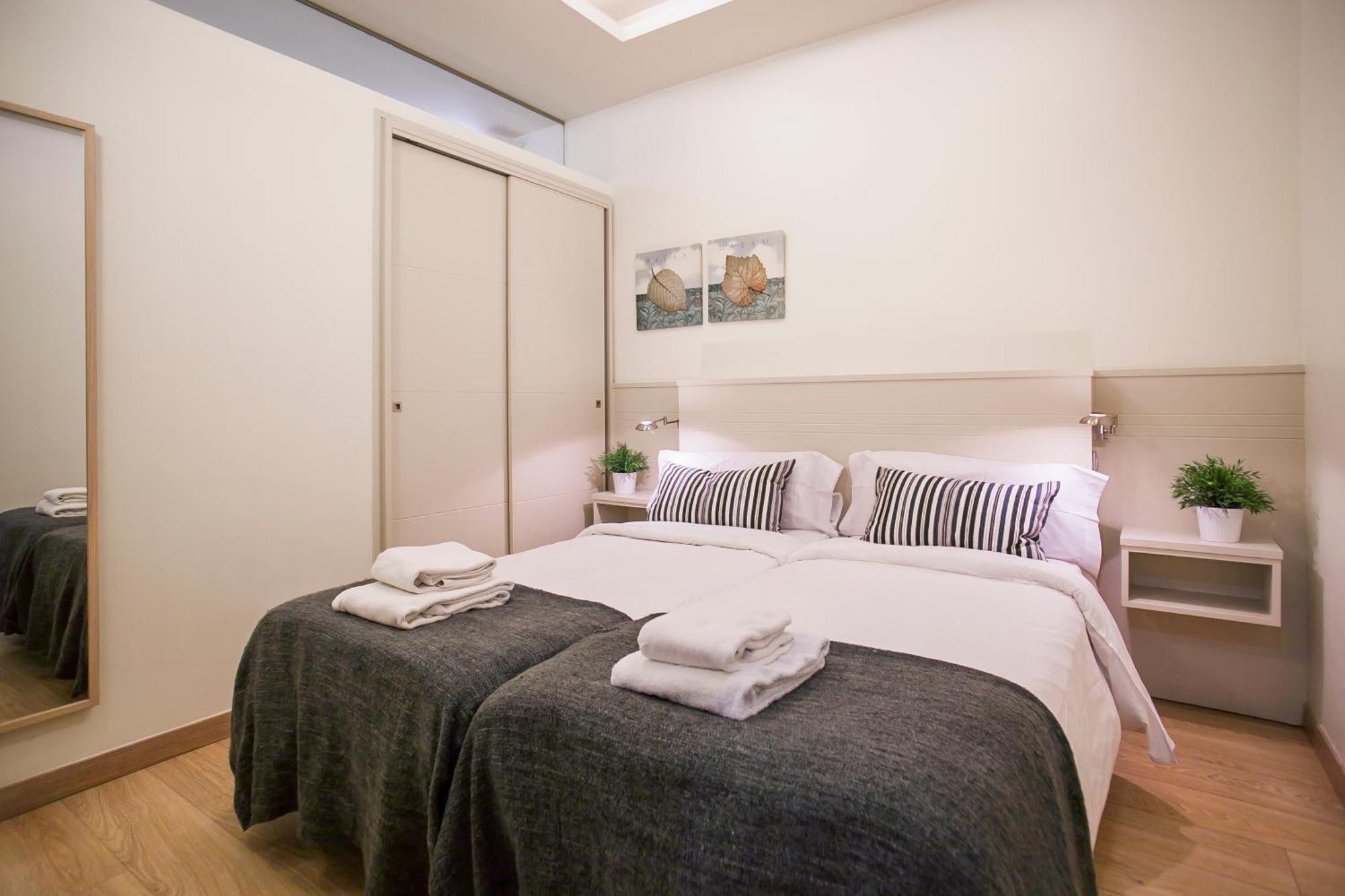 Tendency Apartments 7 Barcelona Bagian luar foto